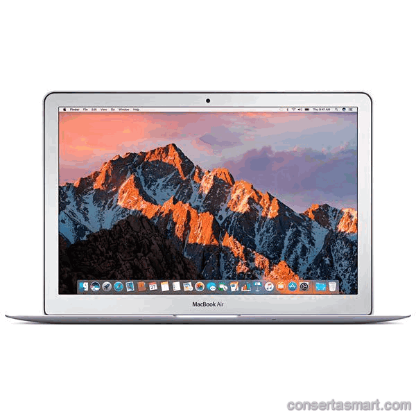 travado no logo Apple MacBook Air A1466